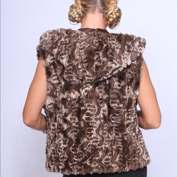 Sheared Grooved Mink Vest With Hood - Picture 2 of 6